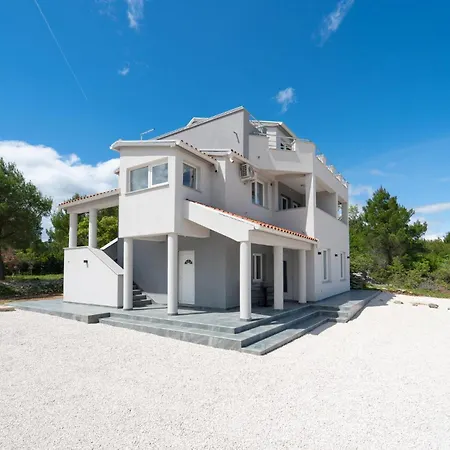 1 Bedroom Stunning In *