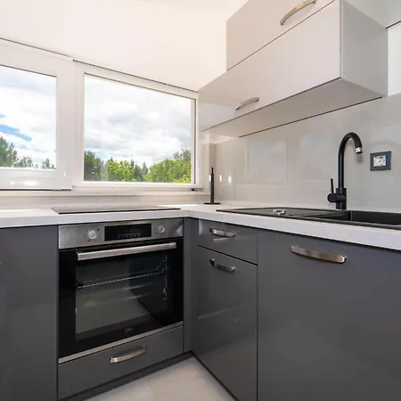 Apartment 1 Bedroom Stunning In